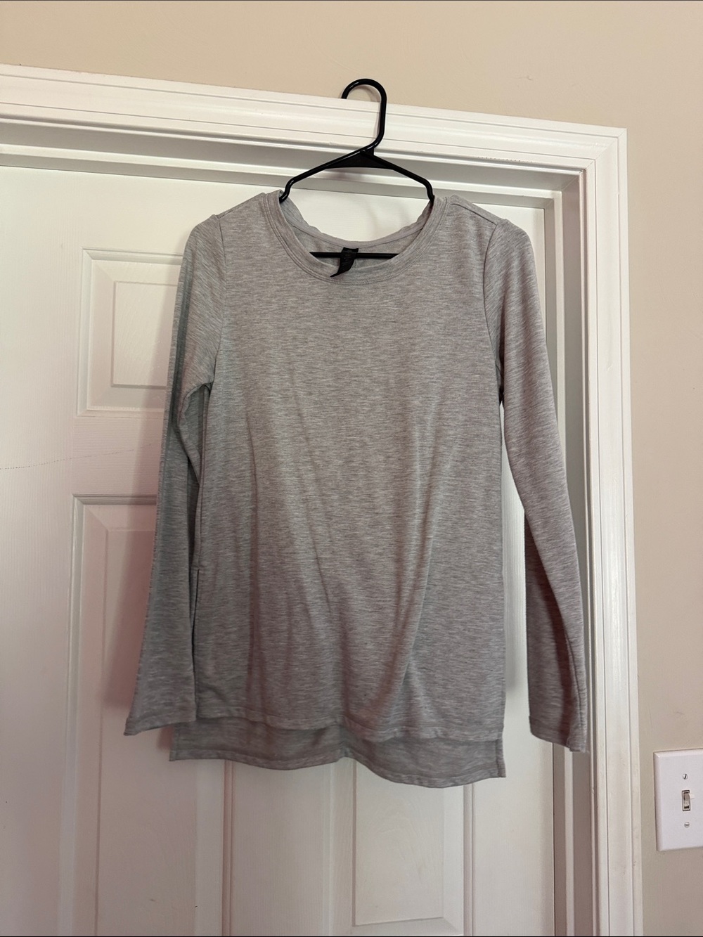 Yogalicious Light Gray Long-Sleeve Crewneck Top